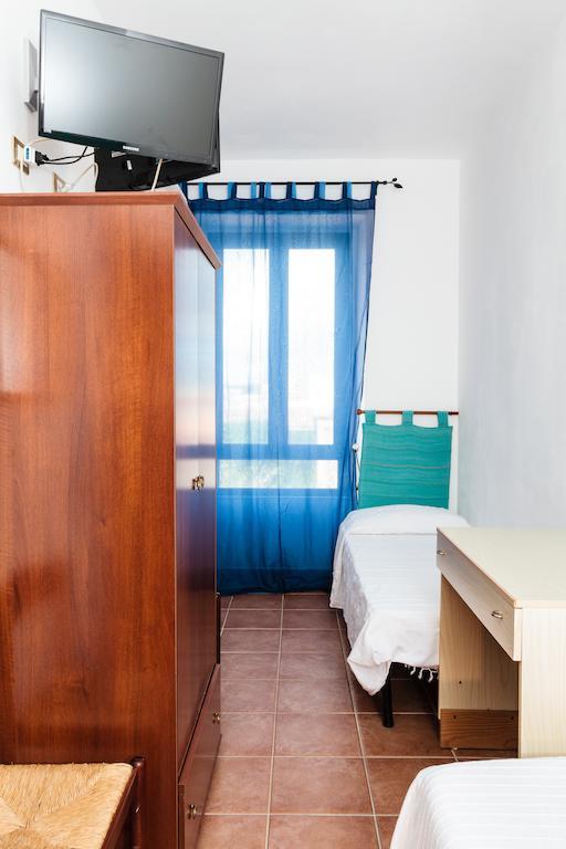 La Mezzanella Guesthouse Porto Torres Ruang foto