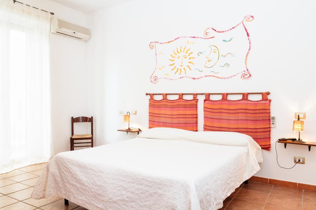 La Mezzanella Guesthouse Porto Torres Ruang foto