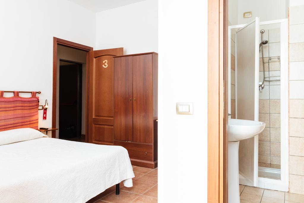 La Mezzanella Guesthouse Porto Torres Ruang foto