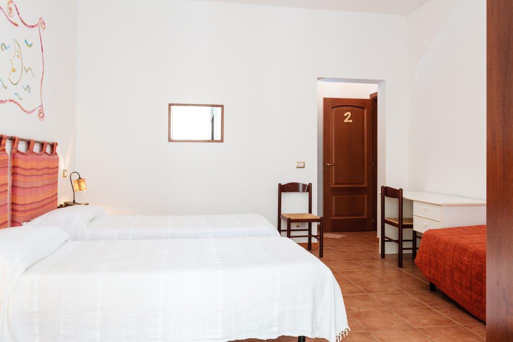 La Mezzanella Guesthouse Porto Torres Ruang foto