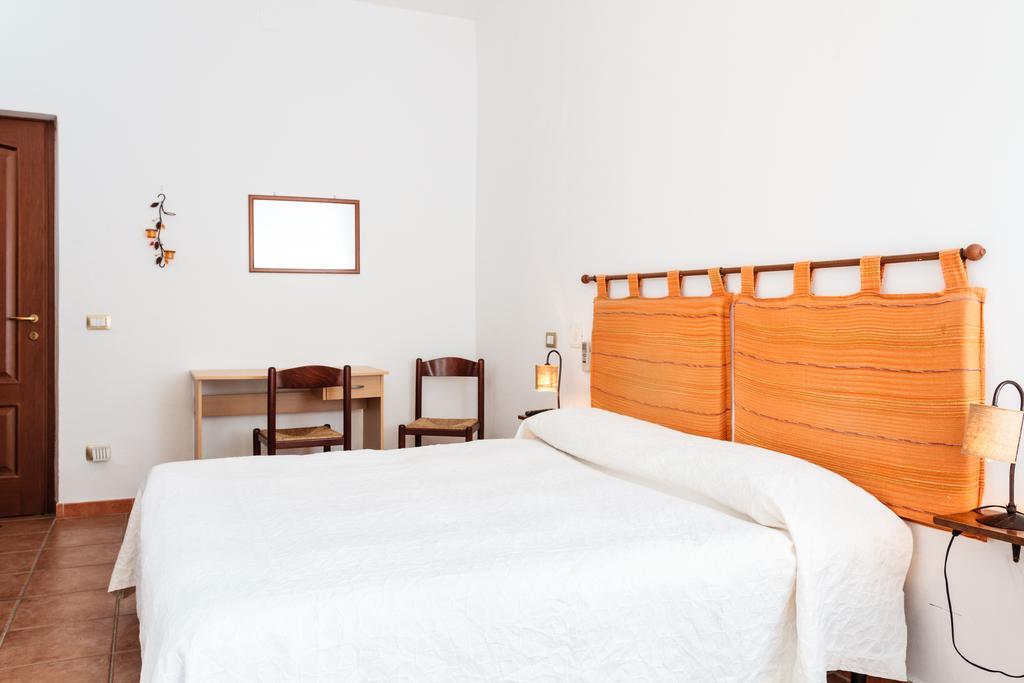 La Mezzanella Guesthouse Porto Torres Ruang foto